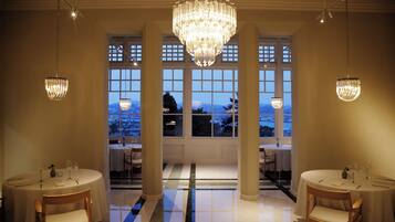 2 restaurants, breakfast, dinner served; French cuisine