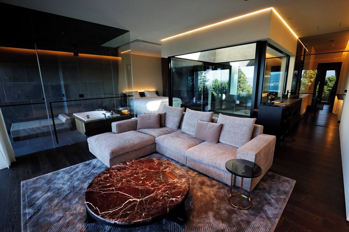 Suite, 1 King Bed, Balcony, Partial Sea View | Living area