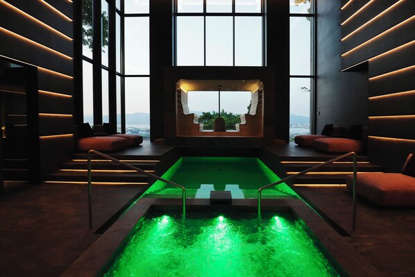 Indoor pool - HOTEL BIACLYN HAKODATE (Hakodate)