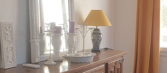 Appartement en location saisonnière entre piscine et mer.