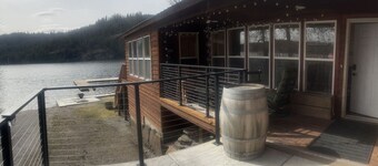 Peaceful Lakeside Home Perfect for Family Fun