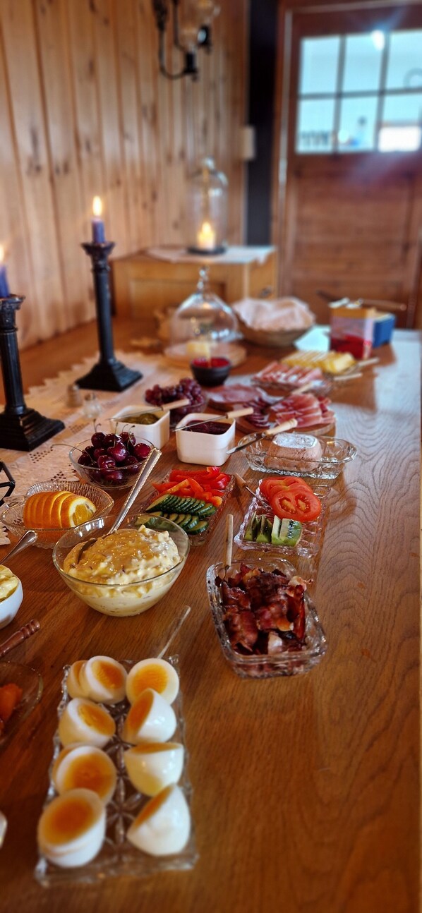 Daily buffet breakfast (NOK 179 per person)