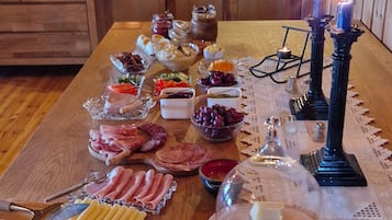 Daily buffet breakfast (NOK 179 per person)