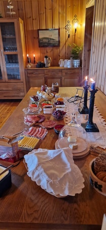 Daily buffet breakfast (NOK 179 per person)