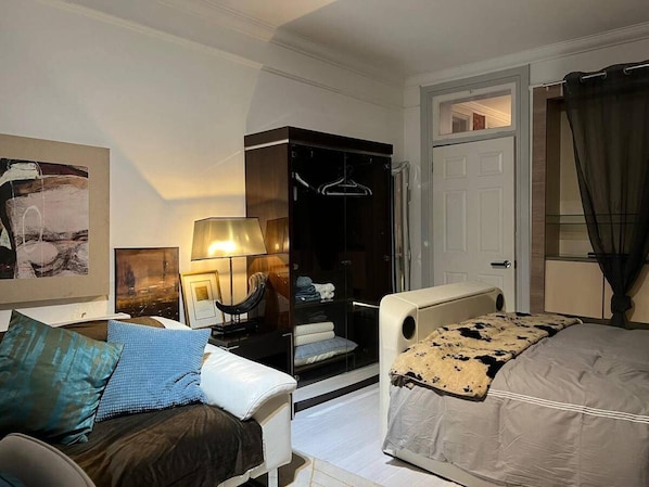 4 habitaciones, tabla de planchar con plancha y wifi gratis