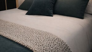 1 kamar tidur, setrika/meja setrika, Wi-Fi gratis, dan seprai linen