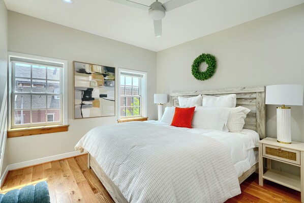 5 bedrooms, iron/ironing board, WiFi, bed sheets