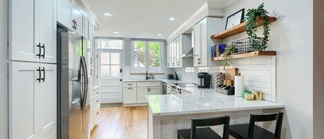 Mikrobølgeovn, ovn, kogeplade, opvaskemaskine