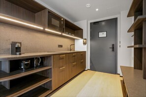 Comfort Studio | Private kitchen | Mini-fridge, microwave, stovetop, cookware/dishes/utensils