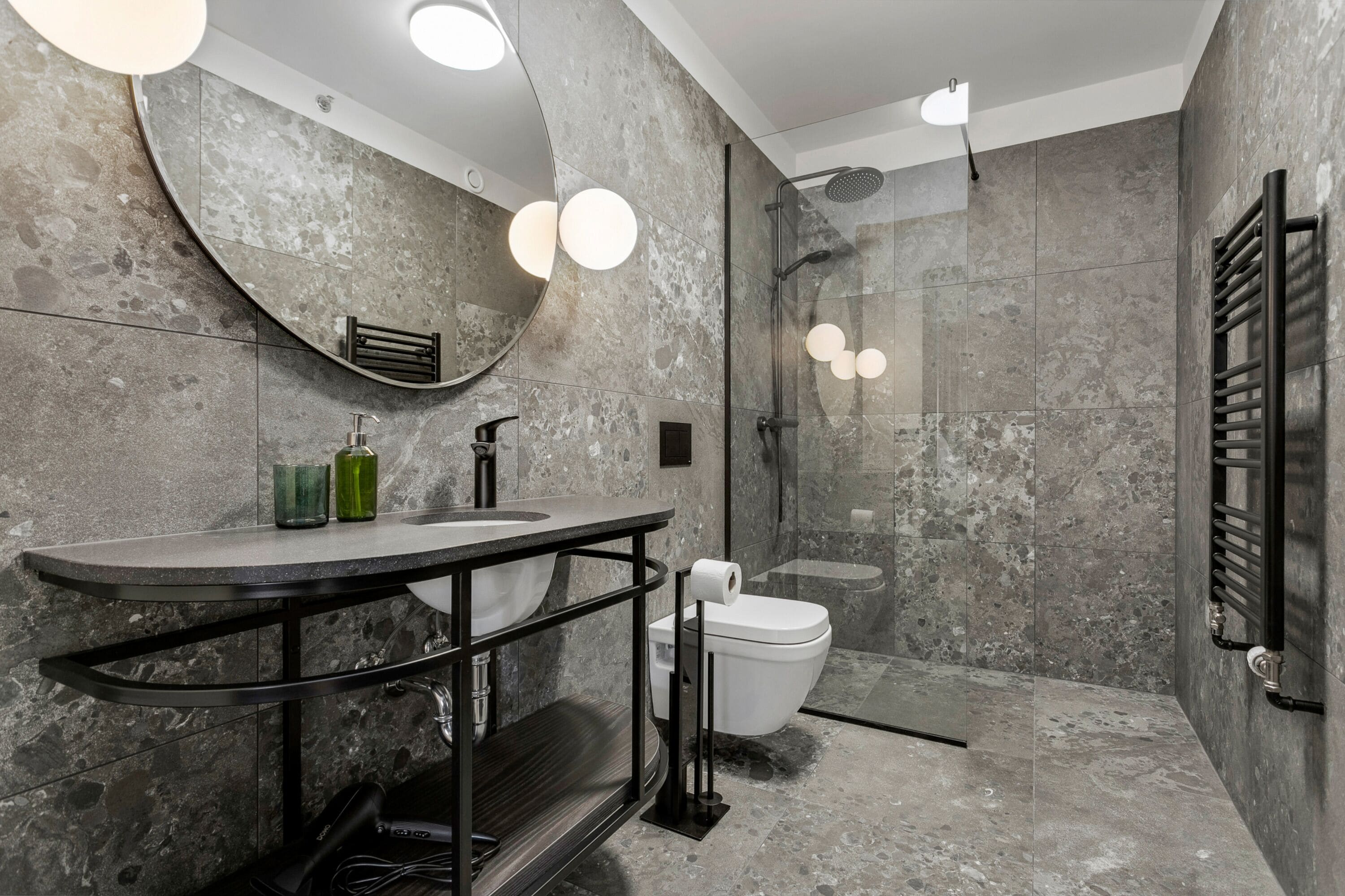 Estudio familiar | Baño | Ducha, secador de pelo, toallas y jabón