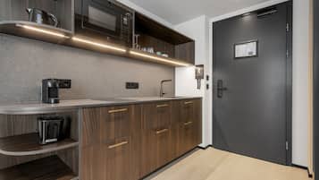 Economy studio | Privékeuken | Een minikoelkast, een microgolfoven, een kookplaat