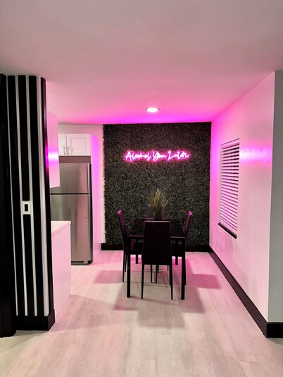 The Record house! Next to Cruiseport/Airport & Beach