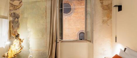 Deluxe vierpersoonskamer, uitzicht op de stad | Gratis wifi