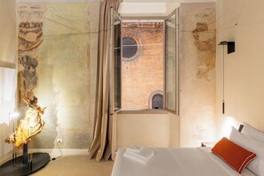 Deluxe Quadruple Room, City View | Wi-fi percuma 