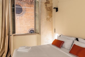 Deluxe Quadruple Room, City View | Wi-fi percuma 