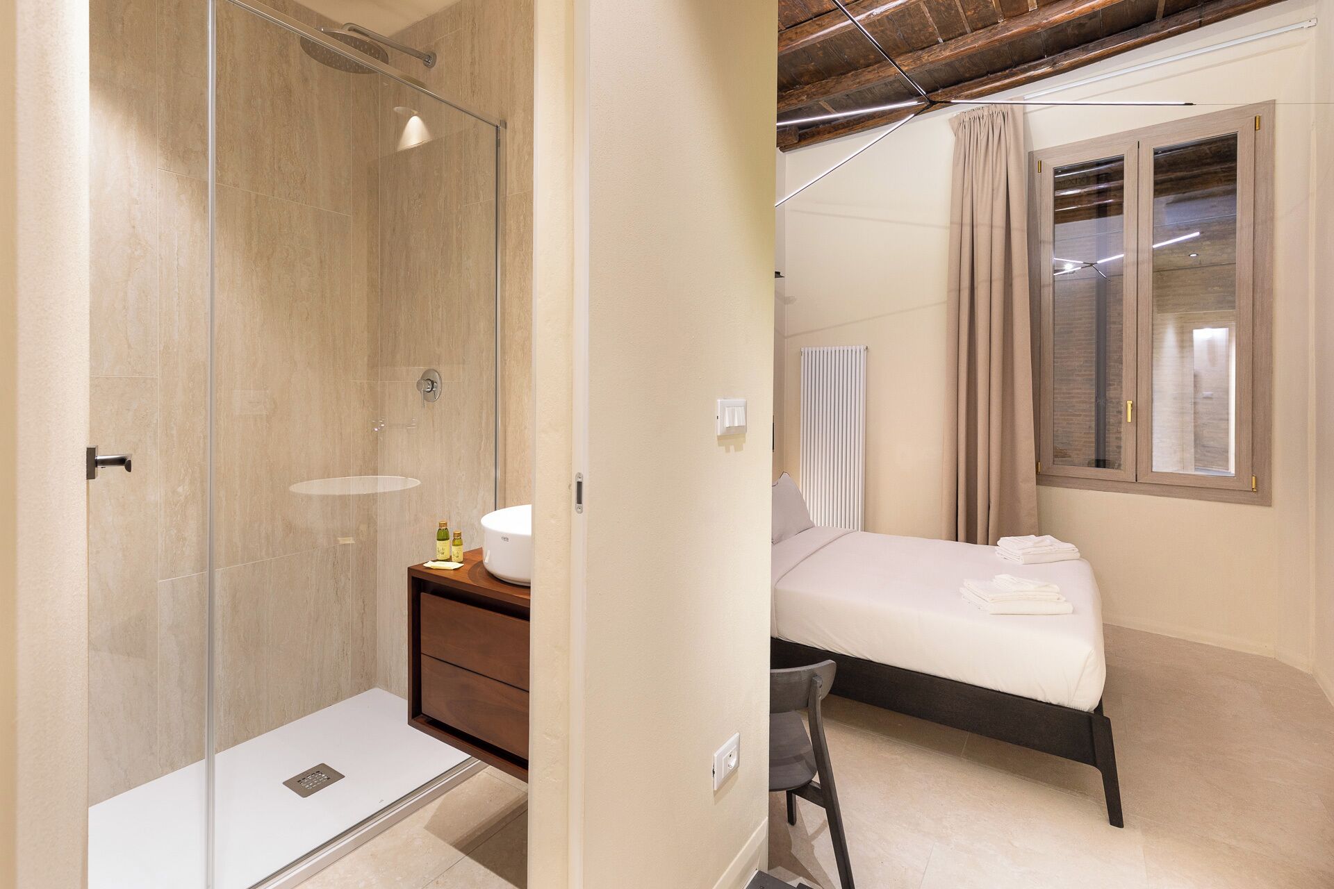 Doppia Deluxe | Bagno | Doccia, asciugacapelli, asciugamani