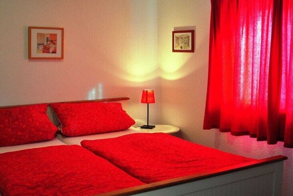 1 bedroom, internet, bed sheets