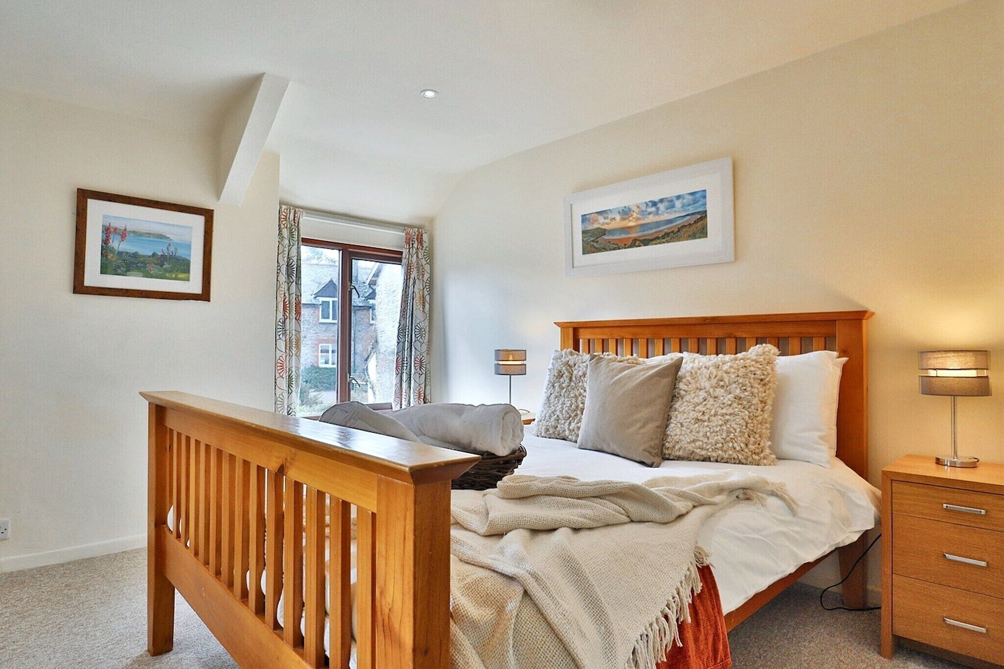 2 bedrooms, desk, iron/ironing board, bed sheets