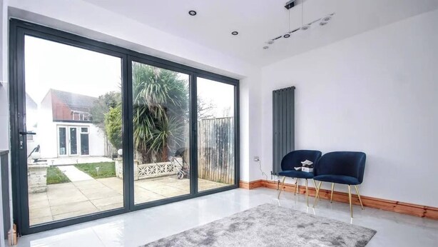 House, 3 Bedrooms | Living area | Flat-screen TV, books - House in Brighton & Hove With Parking (Brighton)