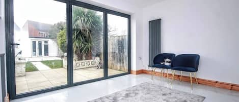 House, 3 Bedrooms | Living area