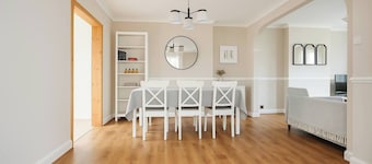 House in Brighton & Hove With Parking