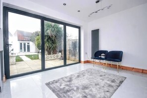 House, 3 Bedrooms | Living area