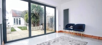 House in Brighton & Hove With Parking