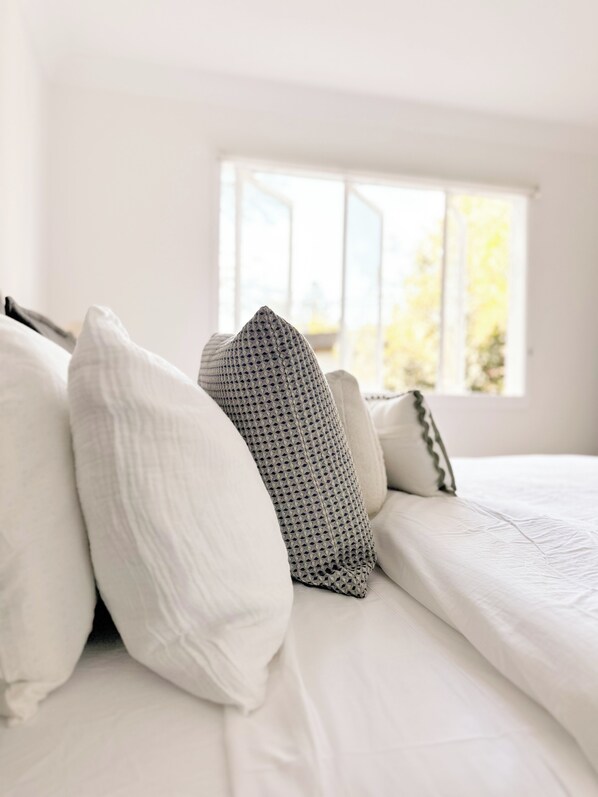 2 bedrooms, iron/ironing board, WiFi, bed sheets