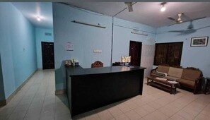 Bathtub, free toiletries, towels, soap