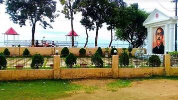 Vista frontal de la propiedad