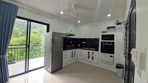 Microondas, horno, placa de cocina, lavavajillas