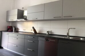 Fridge, oven, stovetop, dishwasher