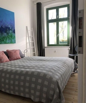2 bedrooms, iron/ironing board, free WiFi, bed sheets