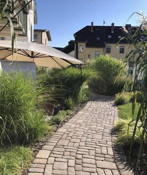 المنطقة المحيطة بالمنشأة