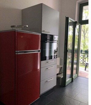 Fridge, oven, stovetop, dishwasher