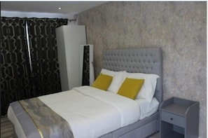 1 bedroom, desk, free WiFi, bed sheets