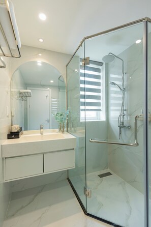 Deluxe Studio, 1 King Bed, City View | Bathroom | Free toiletries, hair dryer, slippers, towels - Amaris Sunset Hotel (Phu Quoc)