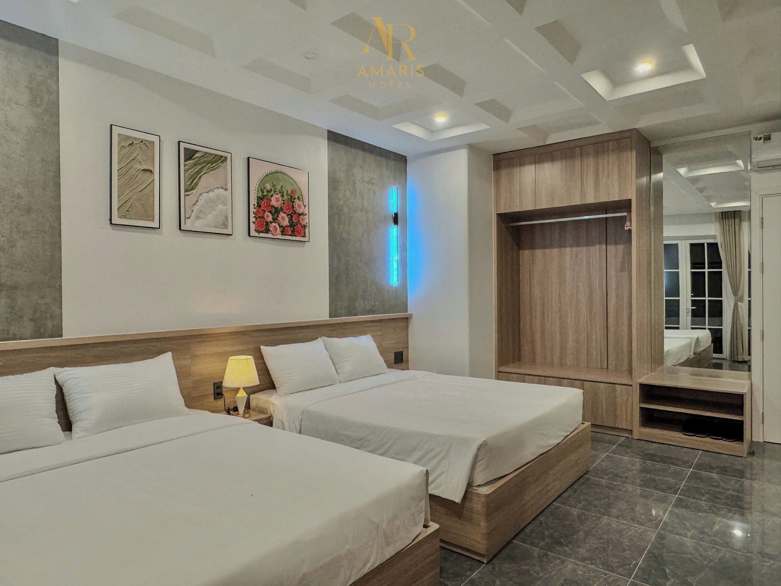 Deluxe-dobbeltværelse - havudsigt | Pengeskab på værelset, skrivebord, arbejdsområde til bærbare computere