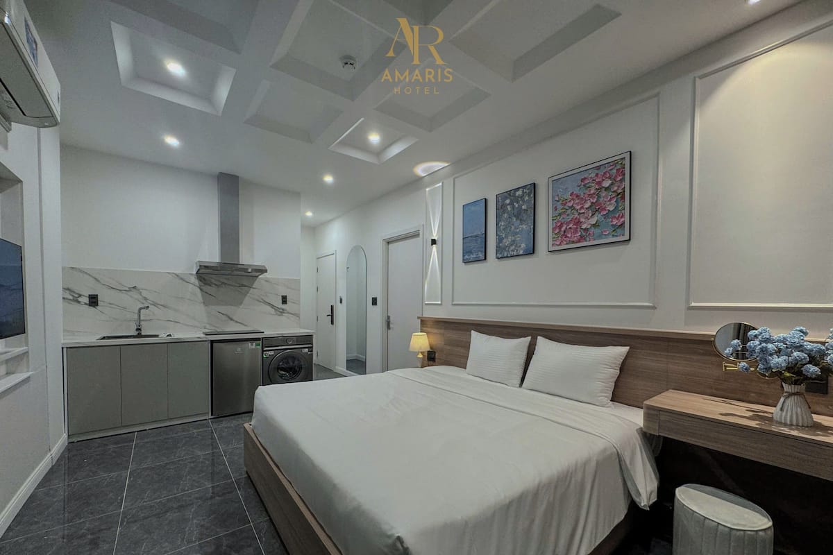 Basic Double Room | In-room safe, desk, laptop workspace, soundproofing