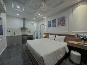 Habitación básica doble | Caja de seguridad en la habitación y escritorio