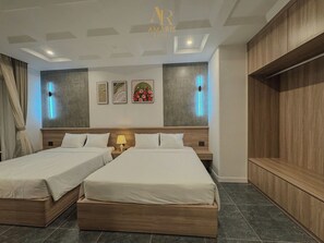 Deluxe Double Room, Ocean View | In-room safe, desk, laptop workspace, soundproofing
