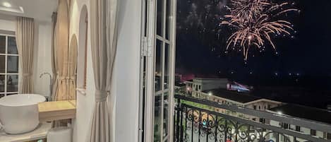 Deluxe Double Room, Ocean View | In-room safe, desk, laptop workspace, soundproofing