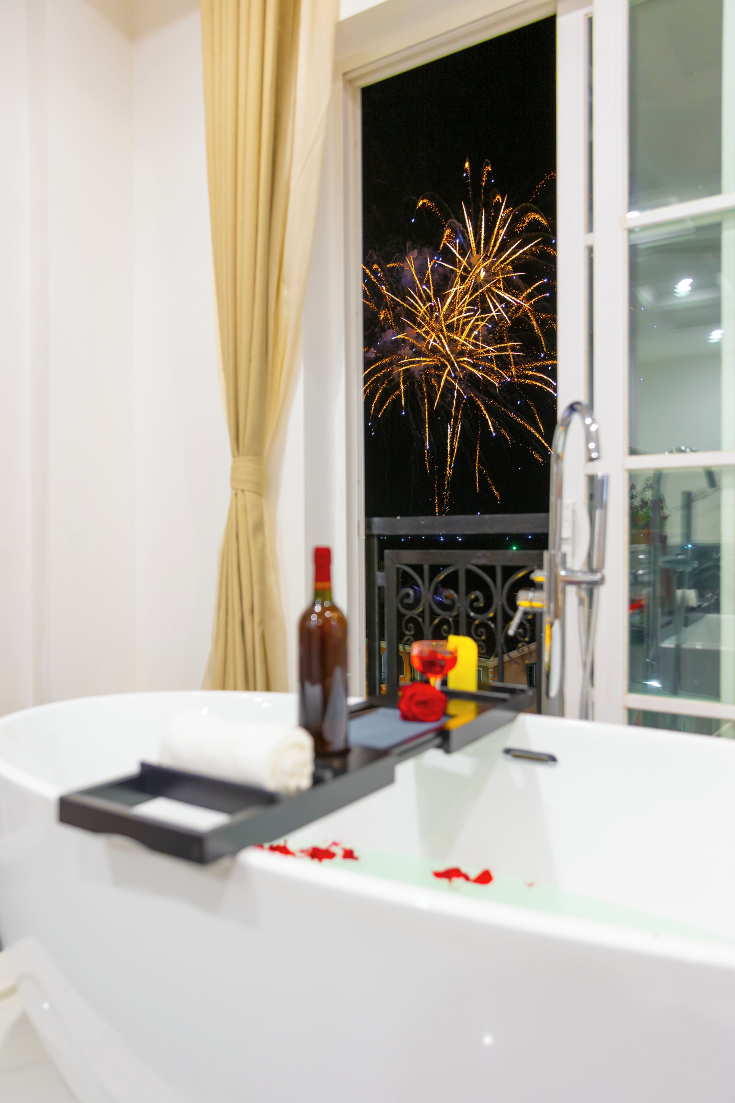 Deluxe Dört Kişilik Oda, Balkon, Plaj Manzaralı | Masa, dizüstü bilgisayar çalışma alanı, ses yalıtımı 
