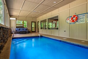 Indoor pool, a heated pool - Indoor Pool|Playground|Fire Pit|Theater Room (Sevierville)