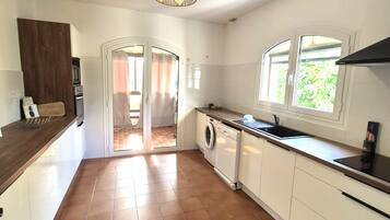 Comfort Apartment, Balcony, Garden View (Chez nous) | Private kitchen