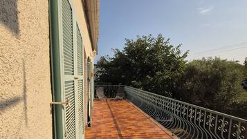 Comfort Apartment, Balcony, Garden View (Chez nous) | Terrace/patio