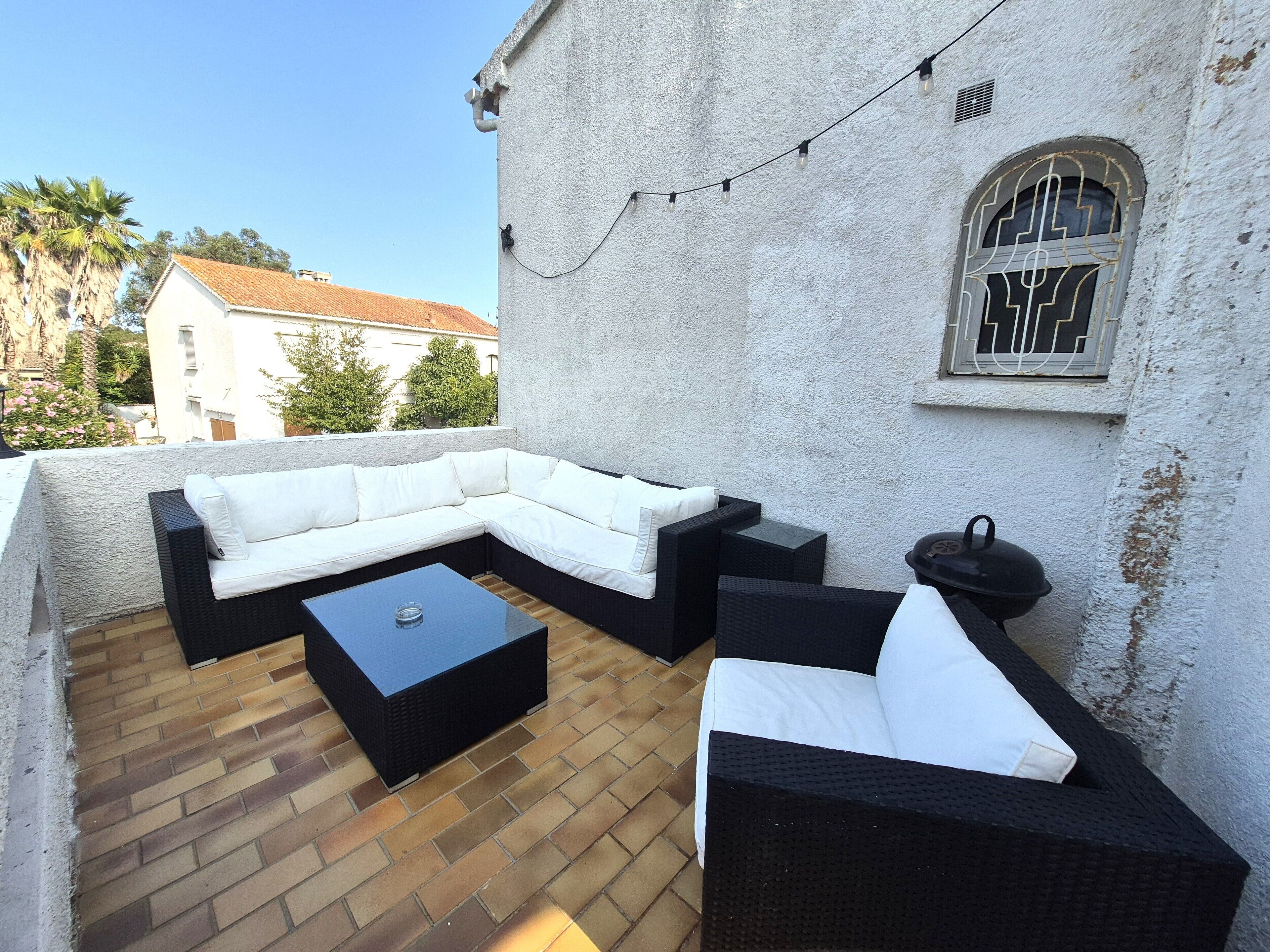 Căn hộ tiện nghi đơn giản, ban công, quang cảnh vườn (Chez nous) | Hiên