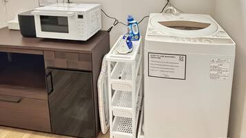 Family Studio, Multiple Beds, Non Smoking, Kitchen | Private kitchen