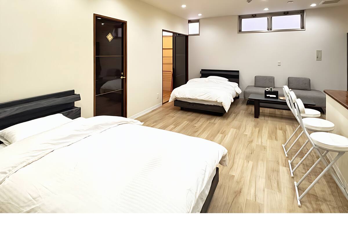 Standard Studio, Multiple Beds, Non Smoking, Kitchen | Iron/ironing board, free WiFi