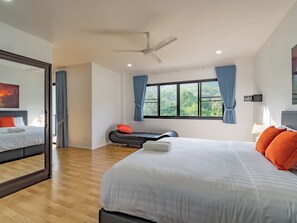 3 Schlafzimmer, Zimmersafe, Schreibtisch, Bügeleisen/Bügelbrett